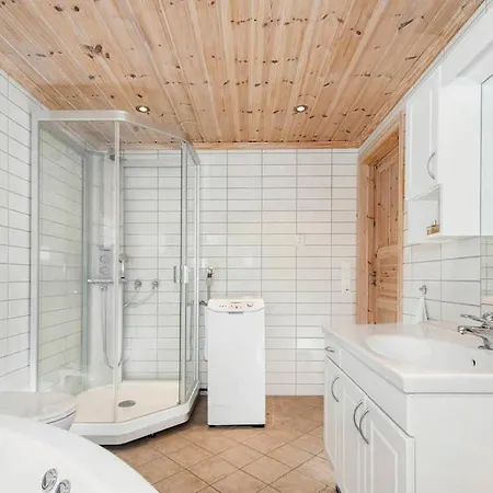 3 Bedroom Beautiful In 別荘 *